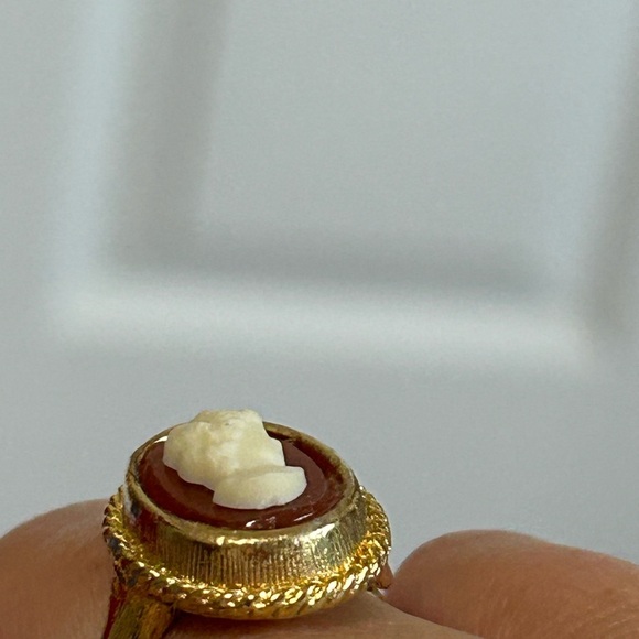 4/$100 cameo vintage 1980 Edwardian ring size 7 ❤️ - Picture 5 of 12